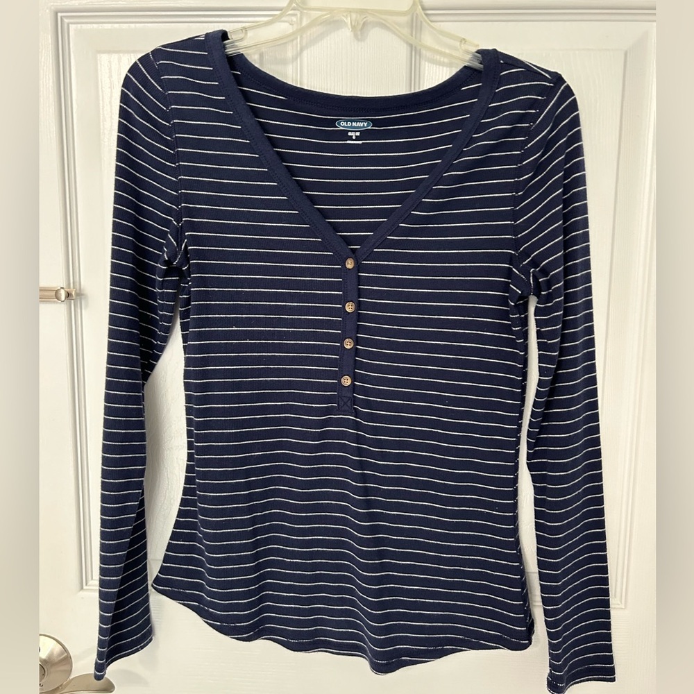 $5 Old Navy Women’s Long Sleeve Striped Knit Top Navy and White Size Small - Picture 2 of 4